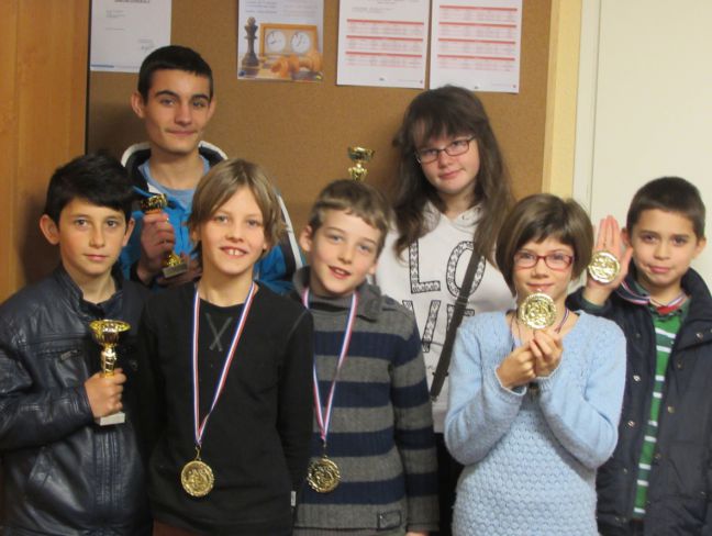 De gauche à droite : Sos, Norman, Yohan, Damien, Manon, Juliette et Ricardo