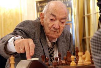Le Grand Maître International Viktor Kortchnoï en 2015. Vice-champion du monde d&lsquo;échecs 1978-1984, champion d&lsquo;URSS 1960, 1962, 1964-1965 et 1970