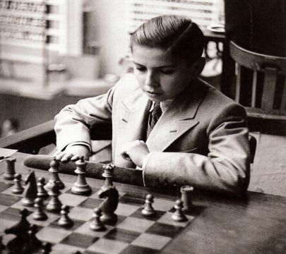 Arturo Pomar (à l&lsquo;âge de 14 ans sur la photo), Septuple Champion d&lsquo;Espagne d&lsquo;échecs et premier joueur espagnol à obtenir le titre de GMI en 1962