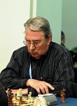 Le GMI polonais Włodzimierz Schmidt, pointant actuellement à 2332 Elo