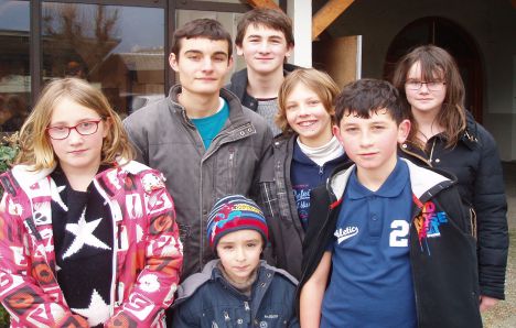 De gauche à droite : Lisa, Norman, Antoine, Valentin, Yohan, Sos et Manon